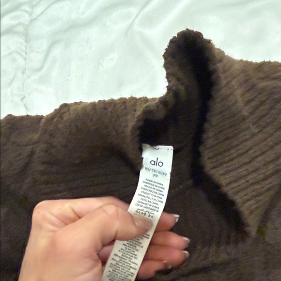 ALO Yoga Cable Knit Lounge Set - expresso color - Picture 4 of 5